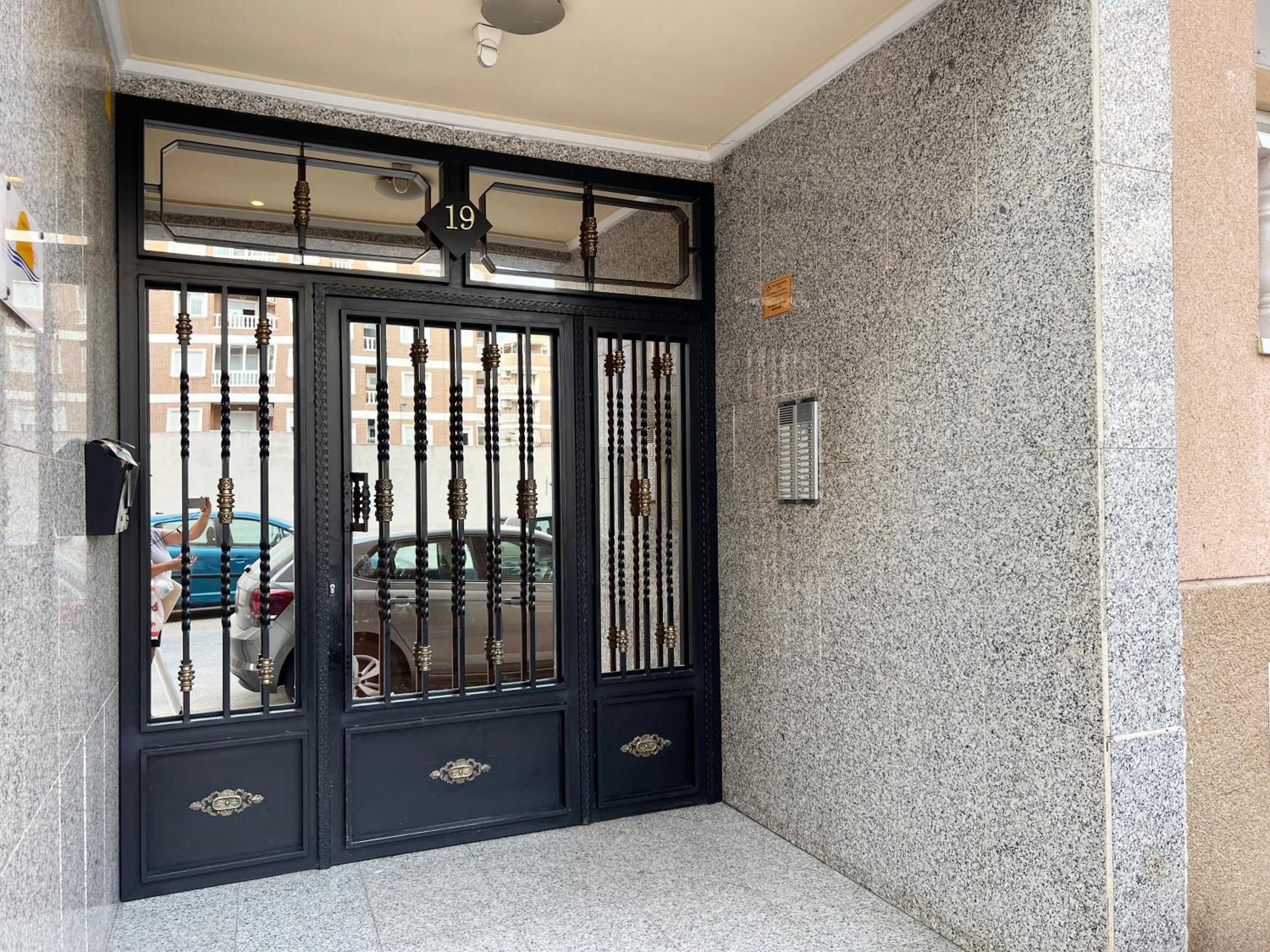 Nice And Central Apartment 托雷维耶哈 外观 照片